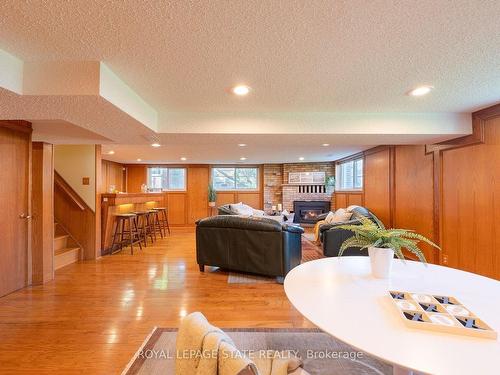 185 Nugent Dr, Hamilton, ON - Indoor Photo Showing Living Room