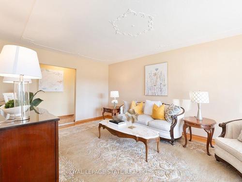 185 Nugent Dr, Hamilton, ON - Indoor Photo Showing Living Room