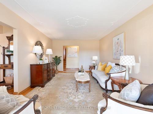 185 Nugent Dr, Hamilton, ON - Indoor Photo Showing Living Room