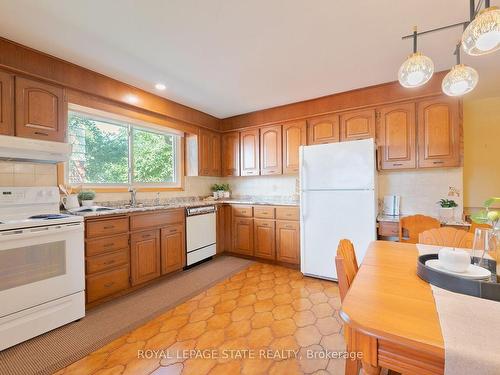 185 Nugent Dr, Hamilton, ON - Indoor Photo Showing Kitchen With Double Sink