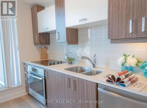 316 - 18 Uptown Drive, Markham (Unionville), ON - Indoor Photo Showing Kitchen With Double Sink With Upgraded Kitchen