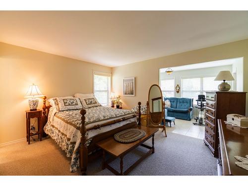 5244 Highway 3A, Nelson, BC - Indoor Photo Showing Bedroom