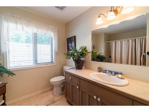 5244 Highway 3A, Nelson, BC - Indoor Photo Showing Bathroom