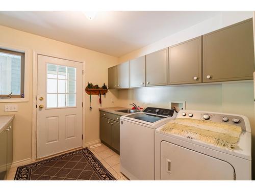 5244 Highway 3A, Nelson, BC - Indoor Photo Showing Laundry Room