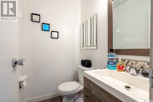 257 Hanley Crescent, Regina, SK - Indoor Photo Showing Bathroom