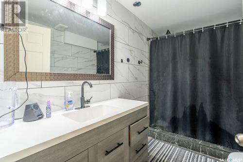 257 Hanley Crescent, Regina, SK - Indoor Photo Showing Bathroom