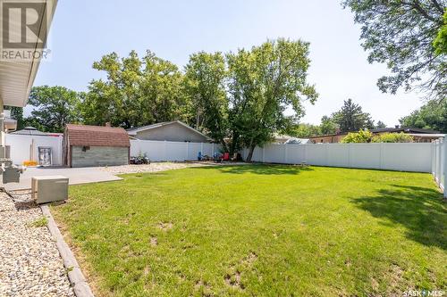 257 Hanley Crescent, Regina, SK - Outdoor With Backyard