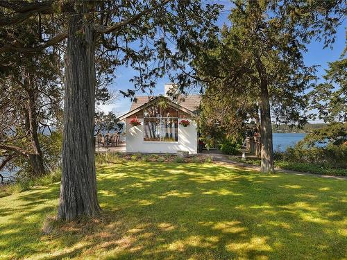 273 Coal Point Lane, North Saanich, BC 