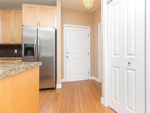 303-608 Fairway Ave, Langford, BC - Indoor Photo Showing Kitchen