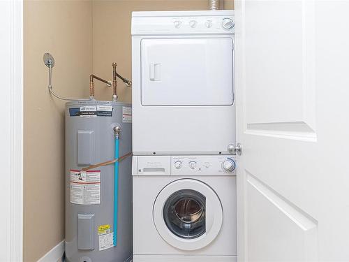 303-608 Fairway Ave, Langford, BC - Indoor Photo Showing Laundry Room