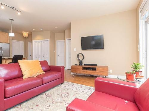 303-608 Fairway Ave, Langford, BC - Indoor Photo Showing Living Room