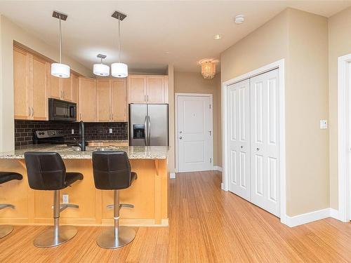 303-608 Fairway Ave, Langford, BC - Indoor Photo Showing Kitchen