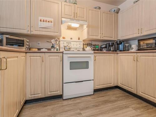 301-750 Memorial Ave, Qualicum Beach, BC - Indoor Photo Showing Kitchen