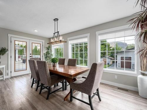 200 Mountview Drive, Kamloops, BC - Indoor Photo Showing Dining Room