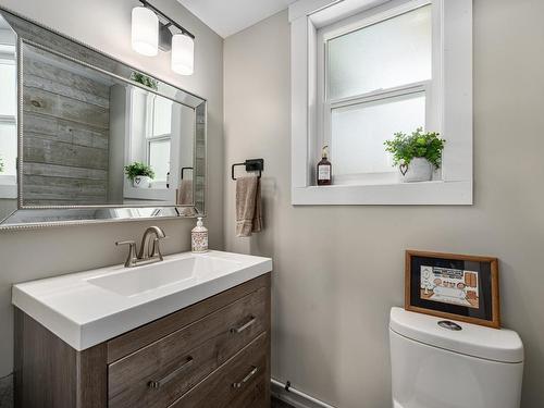 200 Mountview Drive, Kamloops, BC - Indoor Photo Showing Bathroom