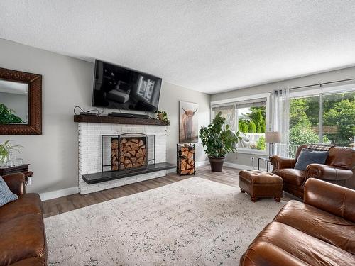 200 Mountview Drive, Kamloops, BC - Indoor Photo Showing Living Room With Fireplace