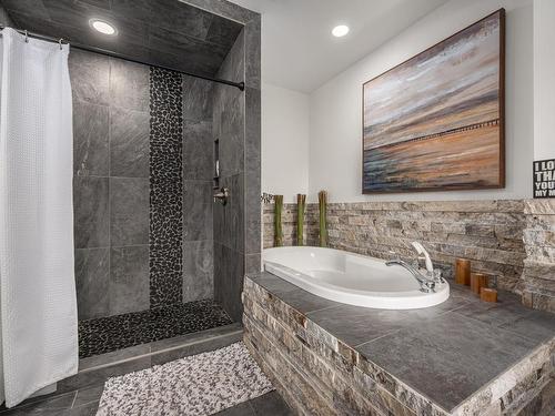 200 Mountview Drive, Kamloops, BC - Indoor Photo Showing Bathroom