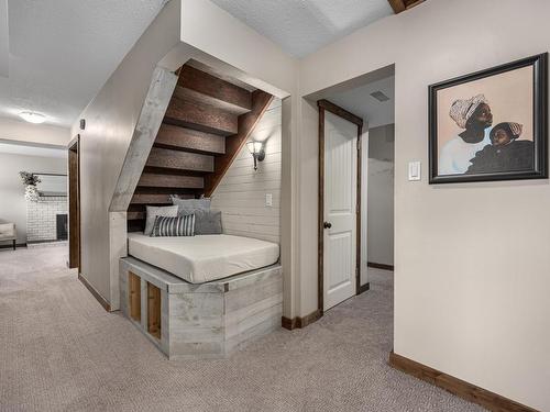 200 Mountview Drive, Kamloops, BC - Indoor Photo Showing Other Room