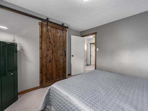 200 Mountview Drive, Kamloops, BC - Indoor Photo Showing Bedroom