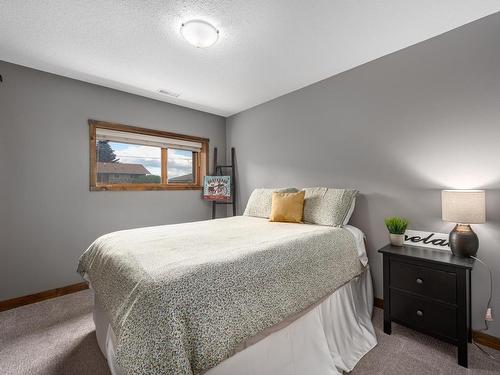 200 Mountview Drive, Kamloops, BC - Indoor Photo Showing Bedroom