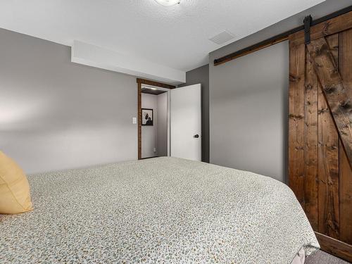 200 Mountview Drive, Kamloops, BC - Indoor Photo Showing Bedroom