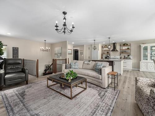 200 Mountview Drive, Kamloops, BC - Indoor Photo Showing Living Room