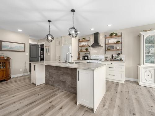 200 Mountview Drive, Kamloops, BC - Indoor Photo Showing Kitchen With Upgraded Kitchen