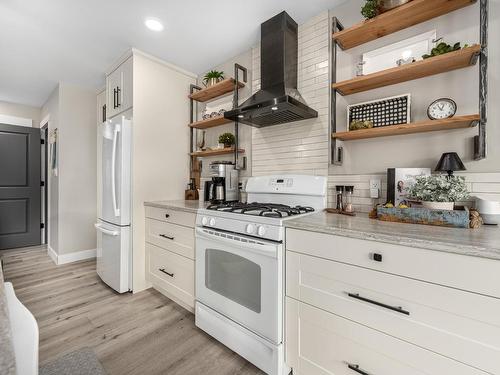 200 Mountview Drive, Kamloops, BC - Indoor Photo Showing Kitchen