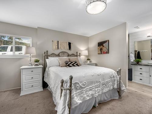 200 Mountview Drive, Kamloops, BC - Indoor Photo Showing Bedroom