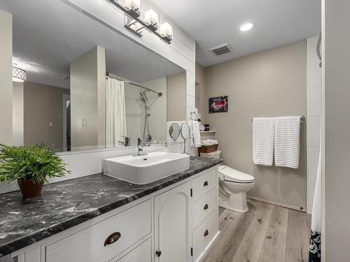 200 Mountview Drive, Kamloops, BC - Indoor Photo Showing Bathroom