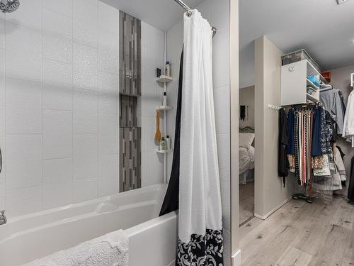 200 Mountview Drive, Kamloops, BC - Indoor Photo Showing Bathroom