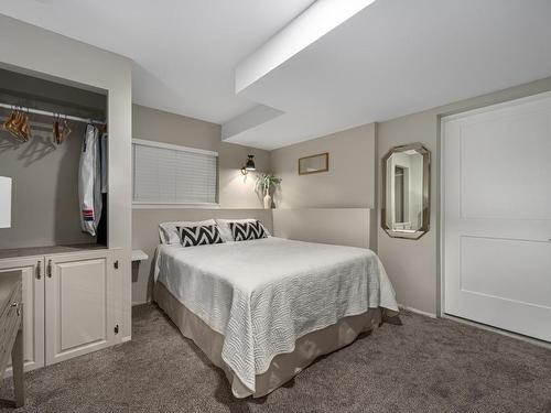 200 Mountview Drive, Kamloops, BC - Indoor Photo Showing Bedroom