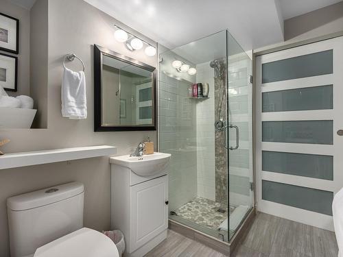 200 Mountview Drive, Kamloops, BC - Indoor Photo Showing Bathroom