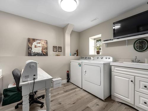 200 Mountview Drive, Kamloops, BC - Indoor Photo Showing Laundry Room