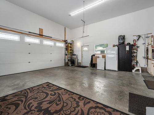 200 Mountview Drive, Kamloops, BC - Indoor Photo Showing Garage