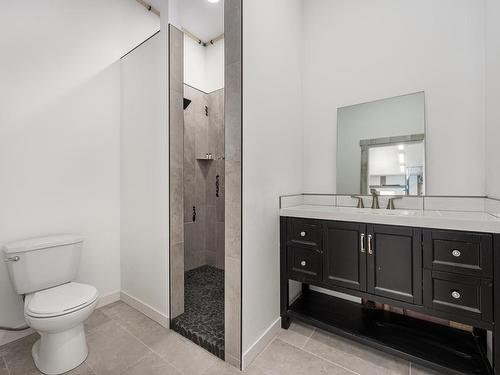 200 Mountview Drive, Kamloops, BC - Indoor Photo Showing Bathroom