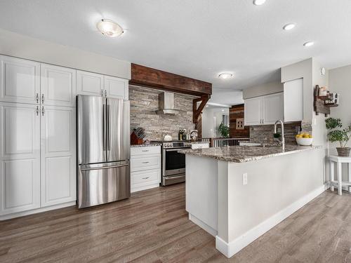 200 Mountview Drive, Kamloops, BC - Indoor Photo Showing Kitchen With Stainless Steel Kitchen With Upgraded Kitchen