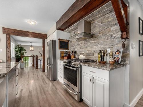 200 Mountview Drive, Kamloops, BC - Indoor Photo Showing Kitchen With Upgraded Kitchen