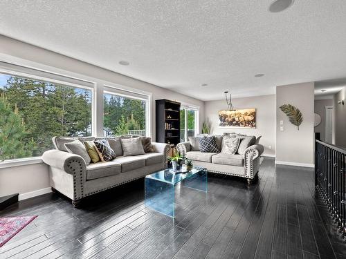 1845 Mckinley Crt, Kamloops, BC - Indoor Photo Showing Living Room