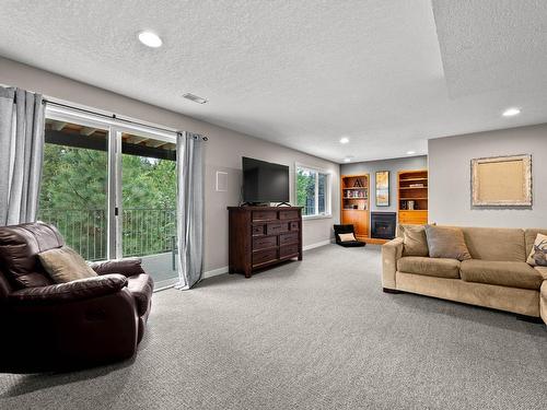 1845 Mckinley Crt, Kamloops, BC - Indoor Photo Showing Living Room