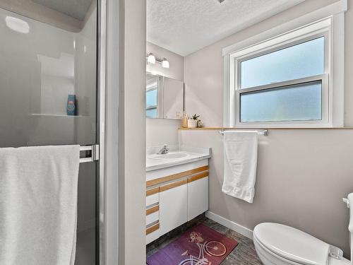 1845 Mckinley Crt, Kamloops, BC - Indoor Photo Showing Bathroom