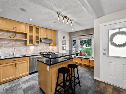 1845 Mckinley Crt, Kamloops, BC - Indoor Photo Showing Kitchen With Upgraded Kitchen