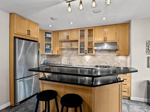 1845 Mckinley Crt, Kamloops, BC - Indoor Photo Showing Kitchen With Upgraded Kitchen