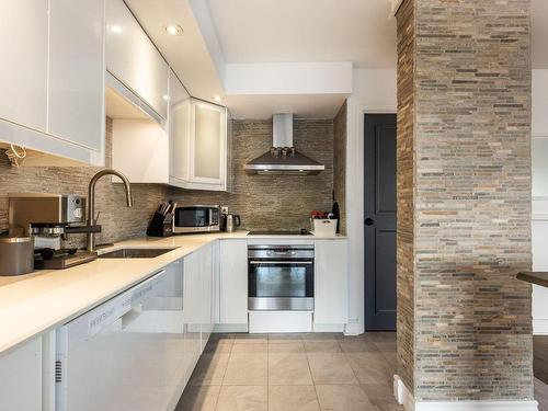 Kitchen - 702-60 Rue William-Paul, Montréal (Verdun/Île-Des-Soeurs), QC - Indoor Photo Showing Kitchen With Upgraded Kitchen