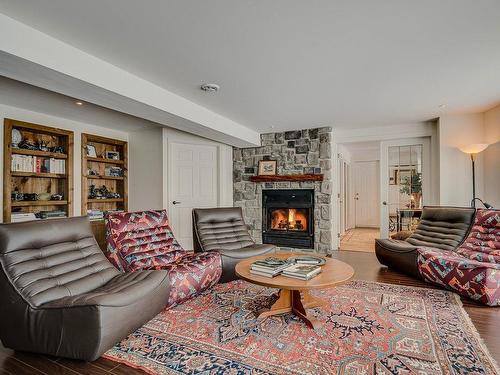 Salle familiale - 15 Av. D'Amiens, Estérel, QC - Indoor Photo Showing Living Room With Fireplace