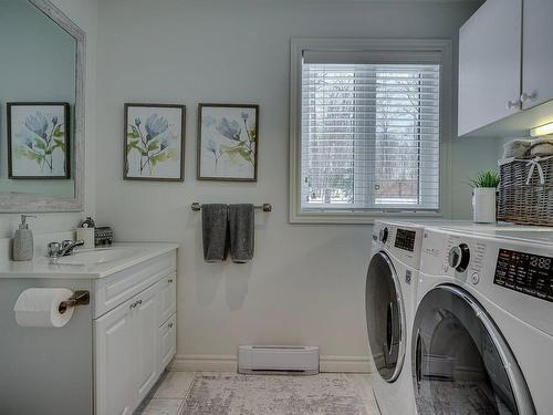 Salle de lavage - 15 Av. D'Amiens, Estérel, QC - Indoor Photo Showing Laundry Room