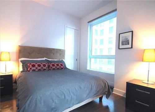 Chambre Ã Â coucher - 400-1225 Boul. Robert-Bourassa, Montréal (Ville-Marie), QC - Indoor Photo Showing Bedroom