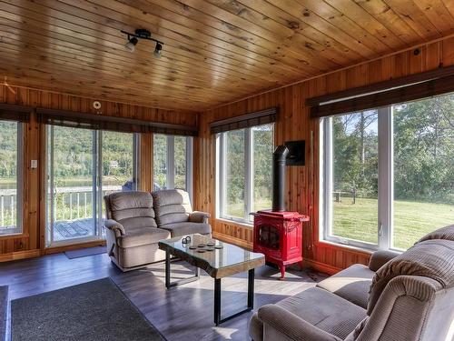 Living room - 2550 Ch. Doucet, Trois-Rives, QC - Indoor Photo Showing Living Room