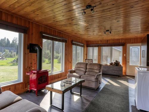 Living room - 2550 Ch. Doucet, Trois-Rives, QC - Indoor Photo Showing Living Room