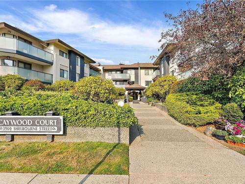 311-3900 Shelbourne St, Saanich, BC - Outdoor With Balcony